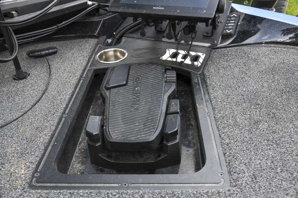 The Force wireless foot pedal provides instant control and responsiveness, yet feels and steers just like a cable-powered pedal. âItâs really more responsive and smoother to operate.â Cleaner mounting and rigging are added benefits.  