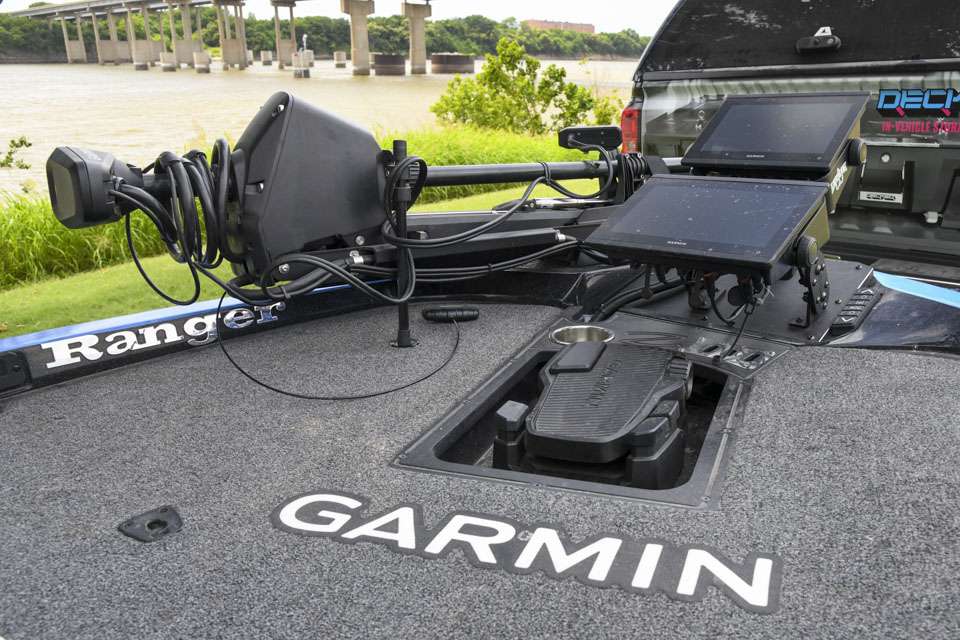 The full view of the Ranger 521L forward front deck reveals the clean rigging that creates more fishability and room to make precise presentations from any angle. The BoatLogix mounts allow the Garmin units to be adjusted for optimum viewing, while not mounted so high as to obstruct the view ahead from the driverâs console.  