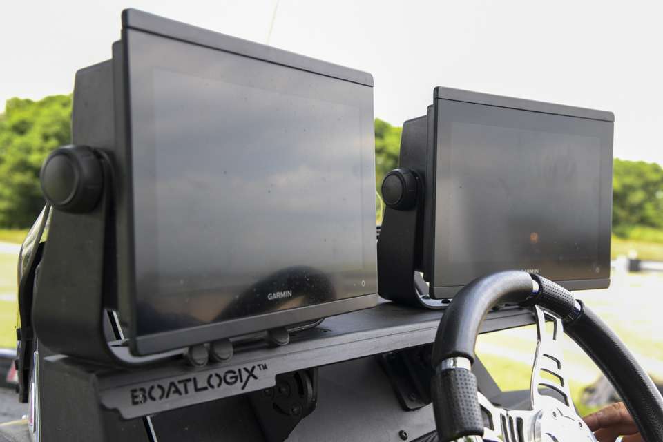 Two Garmin GPSMAP 8612 units, both networked with Garmin SideVÃ¼ and Garmin DownVÃ¼, are on the console.  