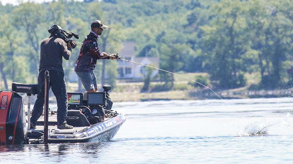 Follow along with David Mullins on Day 2 of the 2020 Bassmaster Elite at Lake Champlain! 