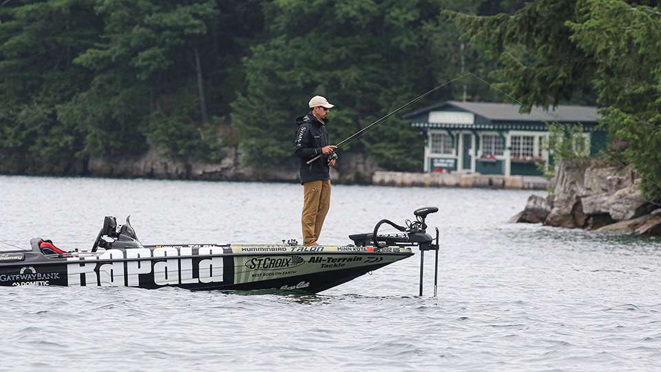 Take a look at the Bassmaster Elite anglers taking on day 1 of the 2020 SiteOne Bassmaster Elite at St. Lawrence River.