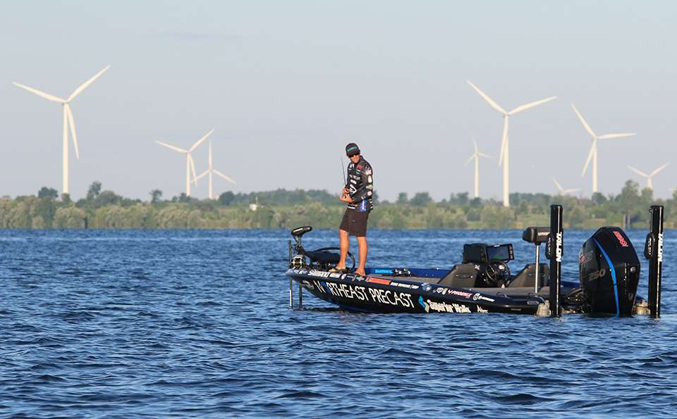 Follow along with Chris Johnston, Clifford Pirch, and Greg Dipalma as they take on the morning of Day 2 of the 2020 SiteOne Bassmaster Elite at St. Lawrence River!