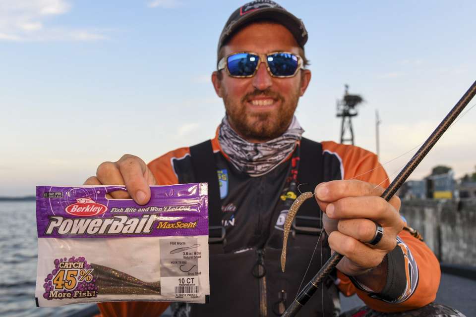 A key setup for Mueller was a 3.6-inch Berkley PowerBait Maxscent Flat Worm. He rigged it to a 1/0 Gamakatsu Split Shot/Drop Shot Hook, with 3/8-ounce Do-It Molds drop shot weight.    <BR><BR> <b>Buy it now on Amazon</b><BR> <a href=