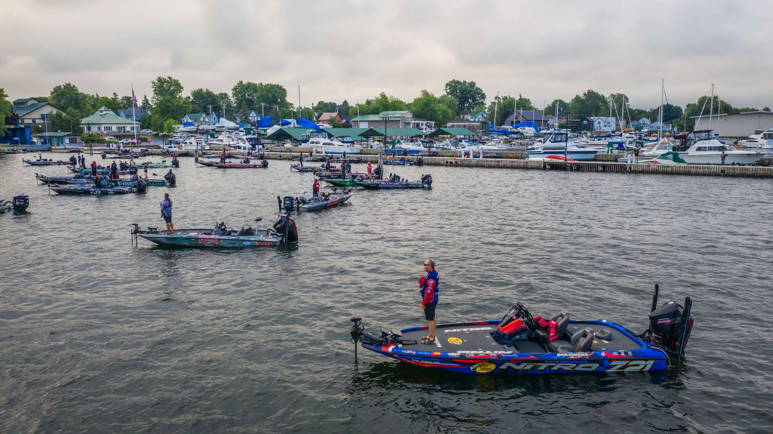 See the Elites head out for the first day of the 2020 SiteOne Bassmaster Elite at St. Lawrence River!