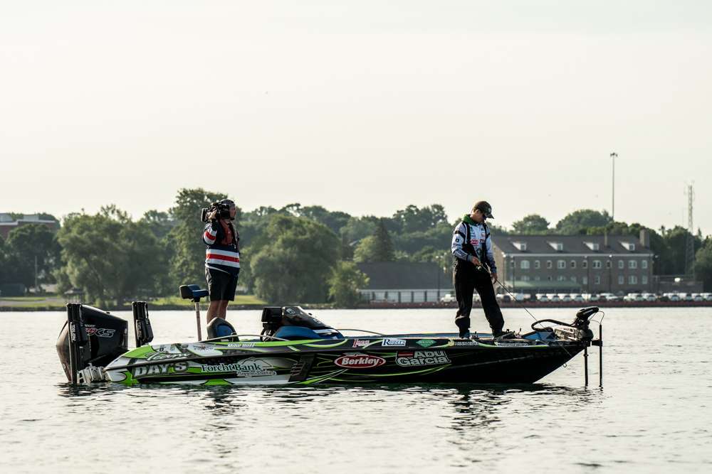 Ride along with Elite Series pro Mike Huff as he searches for those vital five bass on Semifinal Saturday of the 2020 SiteOne Bassmaster Elite at St. Lawrence River. 