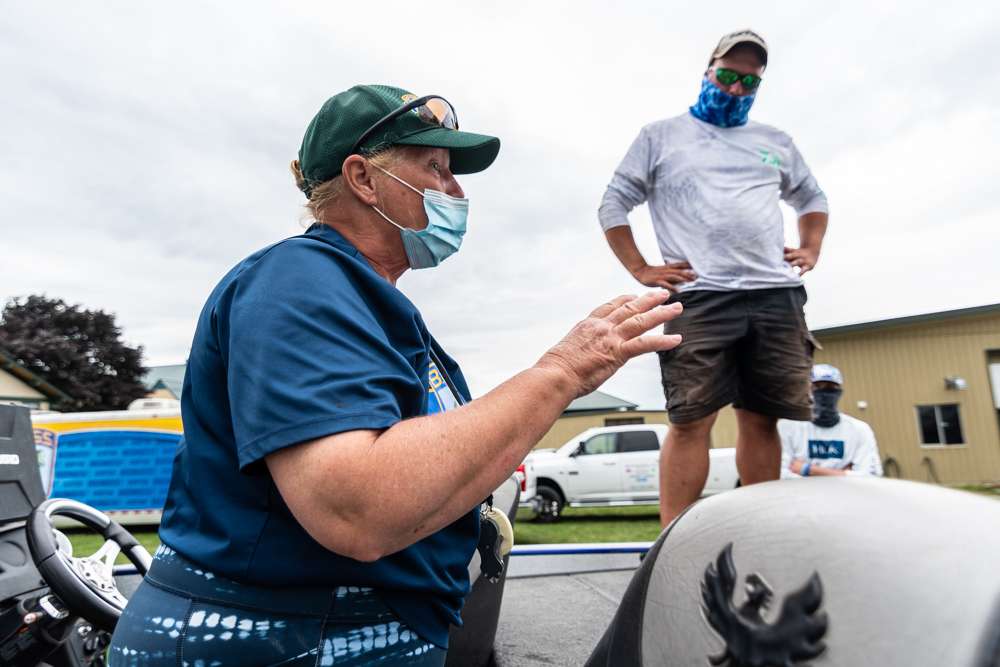 The Bassmaster Elite Series pros learn the proper technique for fizzing bass to ensure the smallmouth return to the St. Lawrence River healthy and ready to someday be caught again.