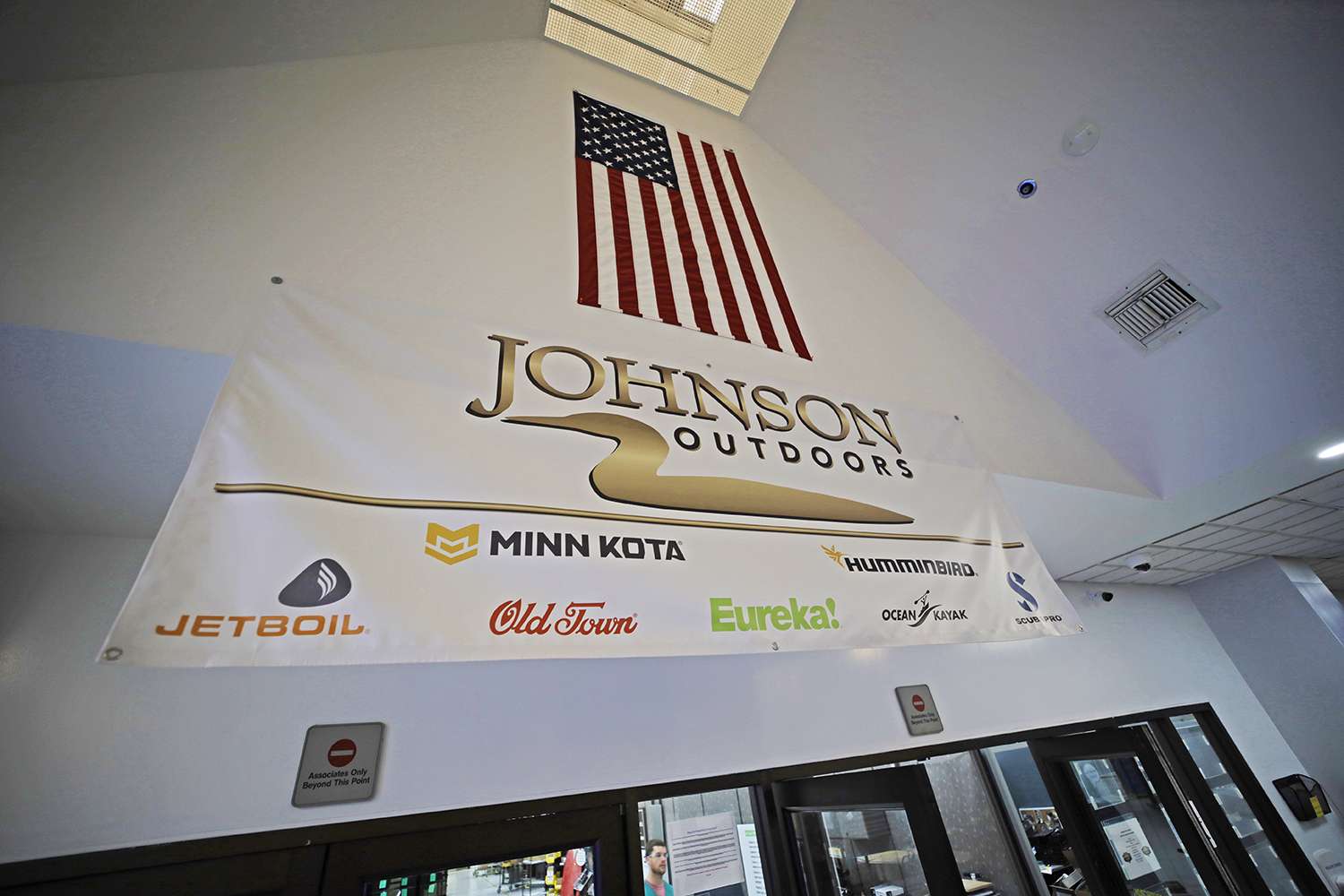 Humminbird is a part of the Johnson Outdoors family, along with a bunch of other highly reputable brands. Proud American manufacturing. 