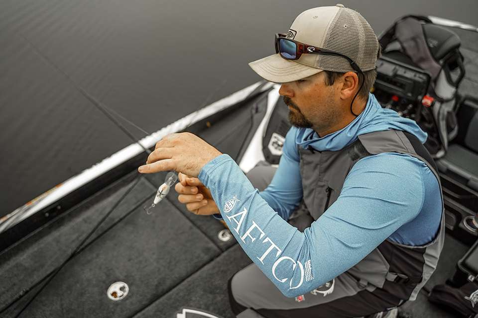 Whether you are on the water fishing, out in the yard working, or even out around town there is no escaping some discomfort. In all these situations air conditioning will more than likely be unavailable, but thatâs where Yurei AIR-O-MESH comes in. 