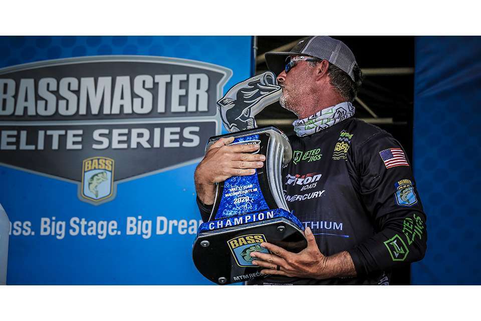 The leaderboard endured a daylong shakeup. When it settled, the name of three-season pro Bill Weidler appeared at the top. Get rigged up with your choice of drop-shot rigs, Ned rigs and finesse baits used by the champ and his peers.  
