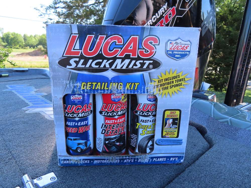 <b>Lucas Slick Mist Detailing Kit.</b> Interior Detailer, Tire & Trim Shine, No Mess Tire and Trim Shine, Speed Wax and a microfiber towel come with the kit. 