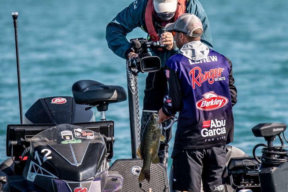 <p><strong>Shane LeHew (7th; 84-11)</strong><br>Shane LeHew rigged up a drop-shot rig with what he called âsmallmouth candy.â</p>