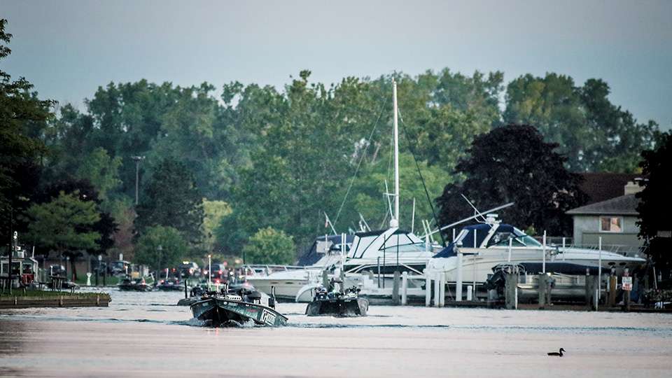 The Elites race to their starting sots on the first morning of the 2020 YETI Bassmaster Elite at Lake St. Clair!