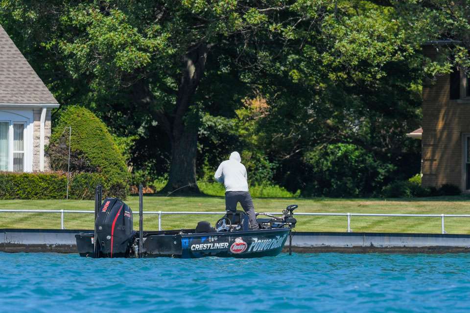 John Cox has been wailing on the bass in the river, and he said heâs pretty much just looking for fish that can help him the next three days. Take a look at his first day at the YETI Bassmaster Elite at Lake St. Clair. 