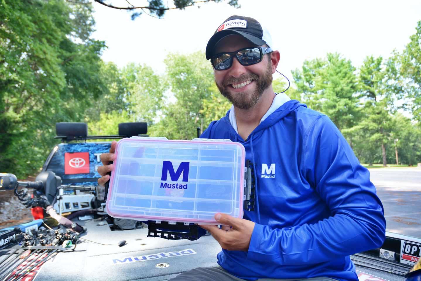 Everything you need is about to go inside this empty tacklebox. Lester will fill it with top picks for fishing two of his favorite lakes during fall. 