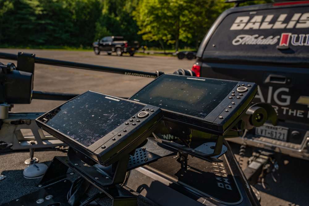Double-stacked Humminbird Helix 12s gives him plenty of screen to utilize all of the features the Helix units provideâ¦