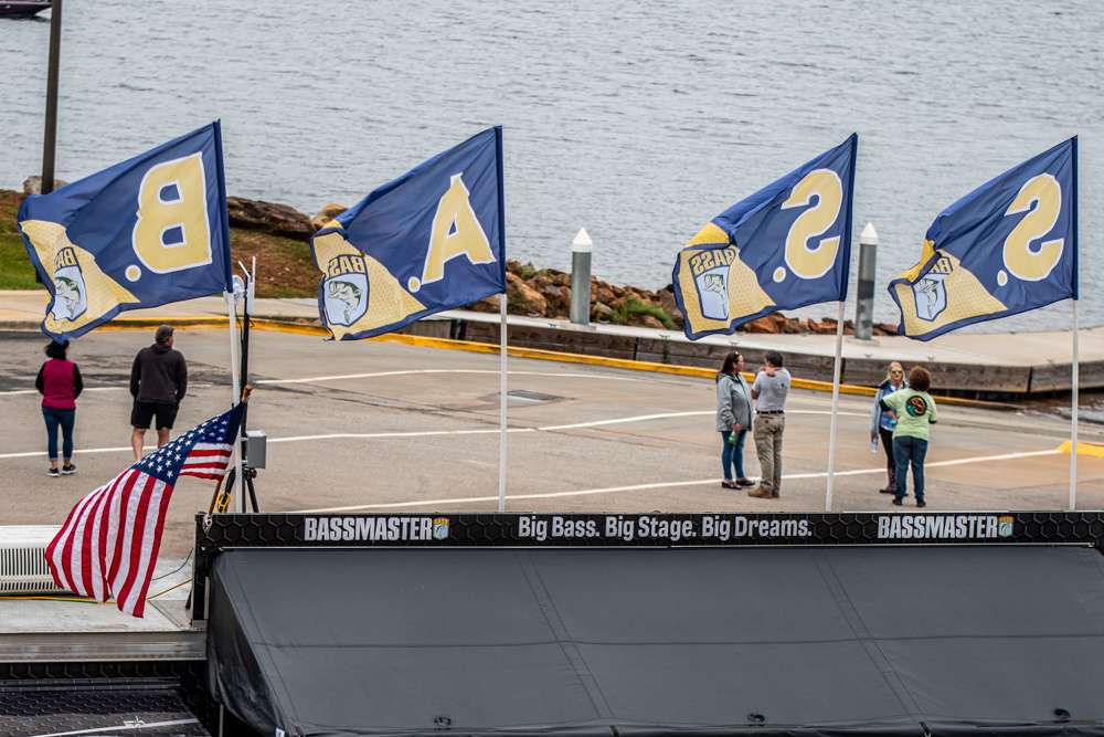 Take a look behind the scenes on Championship Friday of the 2020 Basspro.com Bassmaster Eastern Open at Lake Hartwell. 