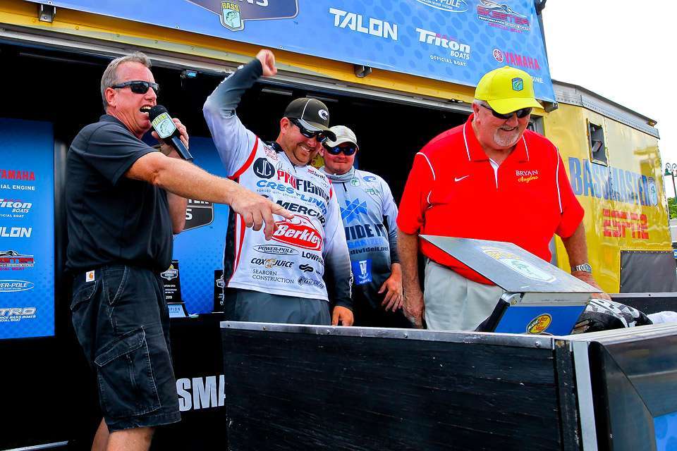 Cox won a Basspro.com Eastern Open title there in April of 2017 with 68-3 over three days. In 2019, he won the FLW event there in early May, averaging more than 20 pounds a day, then followed it up with a win in the Southern Open later that month, weighing 66-5.