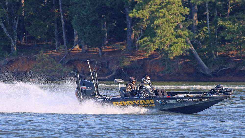 Watch as Stetson Blaylock attempts to hold on to his lead at the 2020 Guaranteed Rate Bassmaster Elite at Chickamauga Lake.