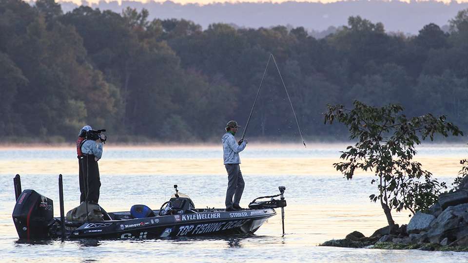 Follow Kyle Welcher as he runs to and fro on Day 2 of the NOCO Bassmaster Elite at Lake Guntersville 