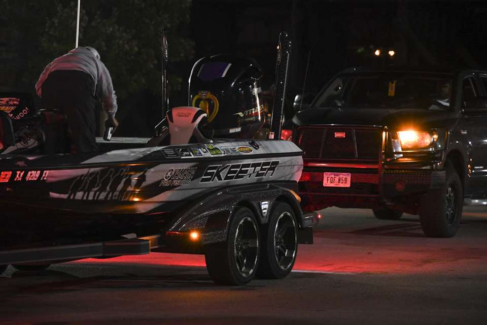 See the pros and cos head out for Day 1 of the Basspro.com Bassmaster Central Open at Neely Henry Lake.