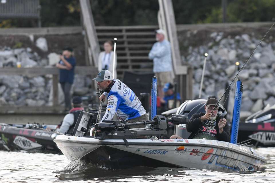See how Day 1 leader Darold Gleason started the second day of competition at the Basspro.com Bassmaster Central Open at Neely Henry.