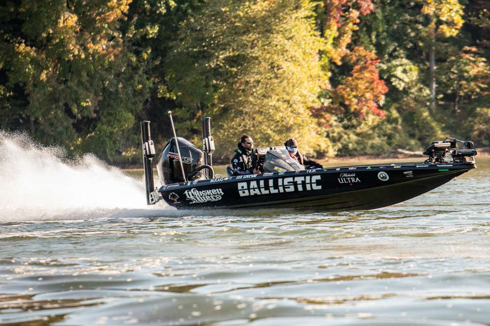 Watch as Texas pro Lee Livesay surges to the top of the leaderboard on Day 3 of the 2020 Guaranteed Rates Bassmaster Elite at Chickamauga Lake. 