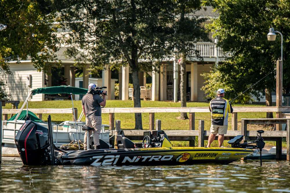 Head out onto the water with Jesse Tacoronte, Wes Logan and Shane Lineberger as they search Santee Cooper here on Day 1 of the 2020 Bassmaster Elite at Santee Cooper.