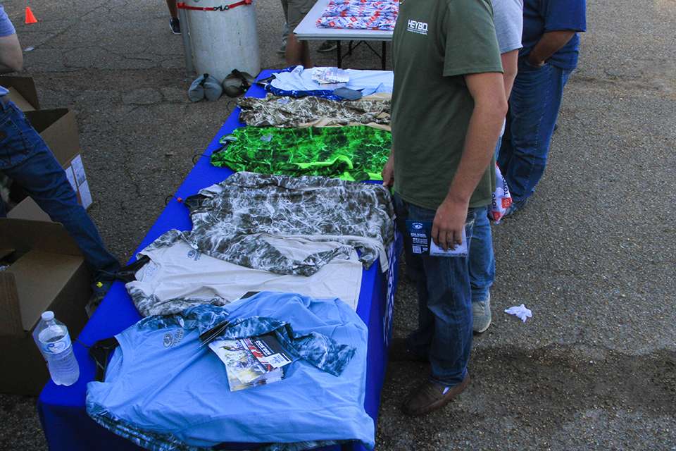 Mossy Oak provided all anglers with some apparel. 