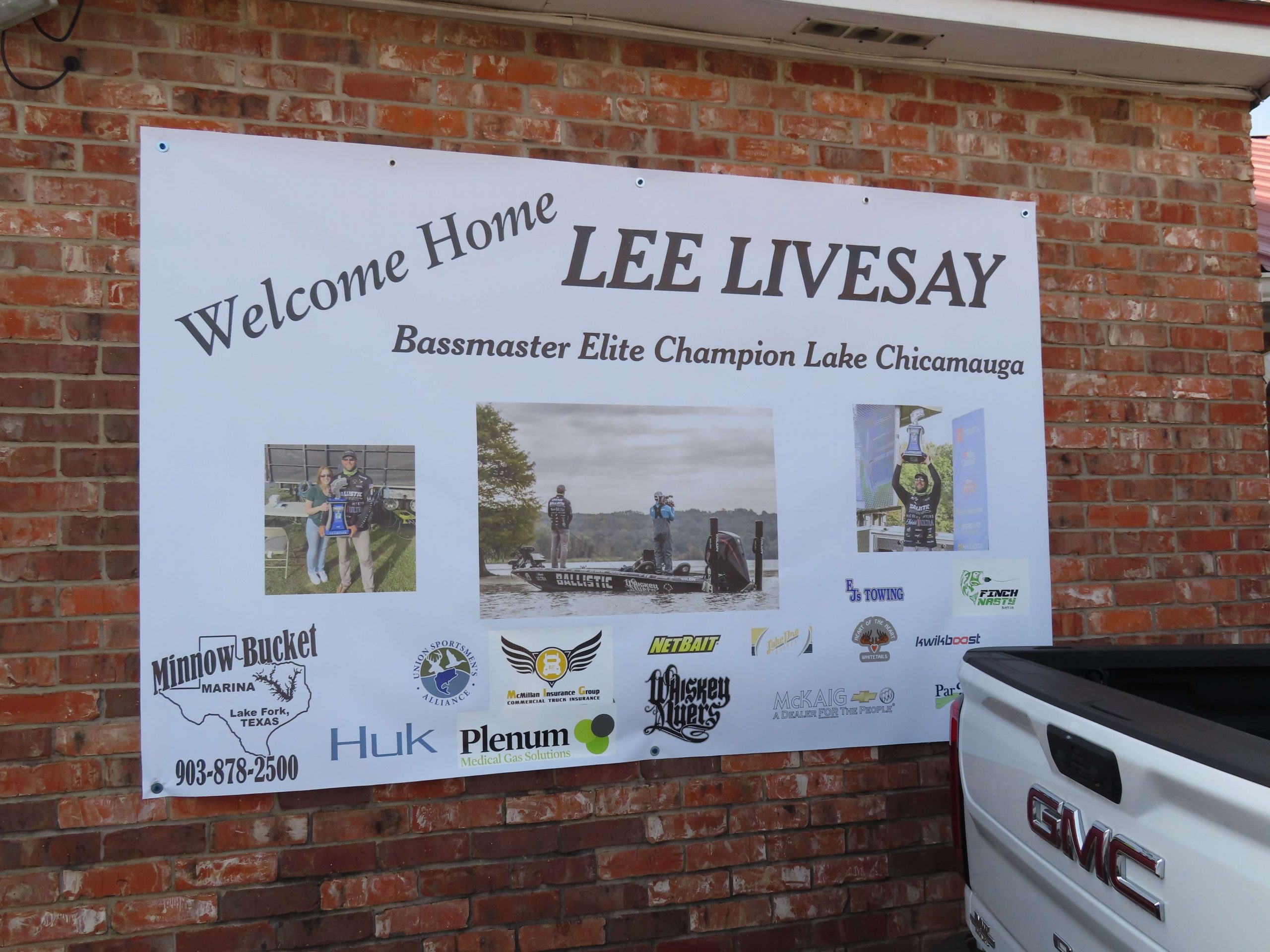 Will it be two in a row for Lee Livesay, competing on the very lake where he guides? The folks inside sure think so. 