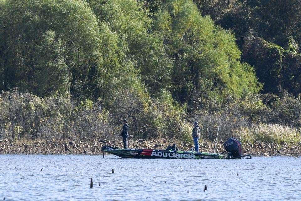 Catch up with Hunter Shryock and others as they take on the first morning of the Day 1 of the 2020 Toyota Bassmaster Texas Fest benefiting Texas Parks and Wildlife Department!