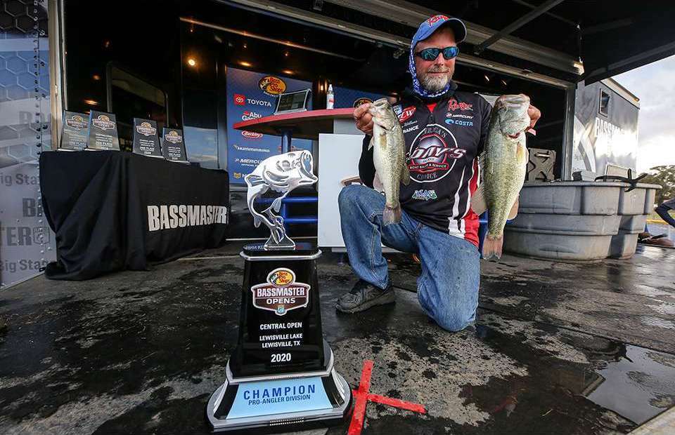 Tommy Williams persevered through it all, catching only three keepers on Championship Saturday, but it was worth it. The Kentucky angler claimed a berth in the 2021 Academy Sports + Outdoors Bassmaster Classic presented by Huk, with a winning weight of 41 pounds, 15 ounces. 
