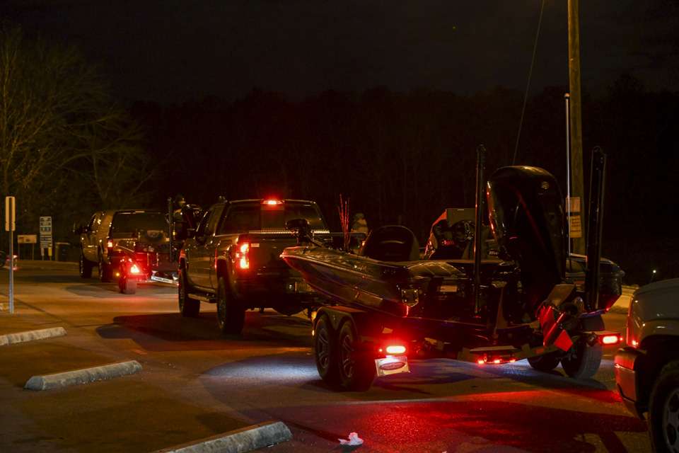 It's a cold morning in Columbiana, Alabama. See the pros and cos head out for Day 1 of the Basspro.com Bassmaster Eastern Open at Lay Lake.