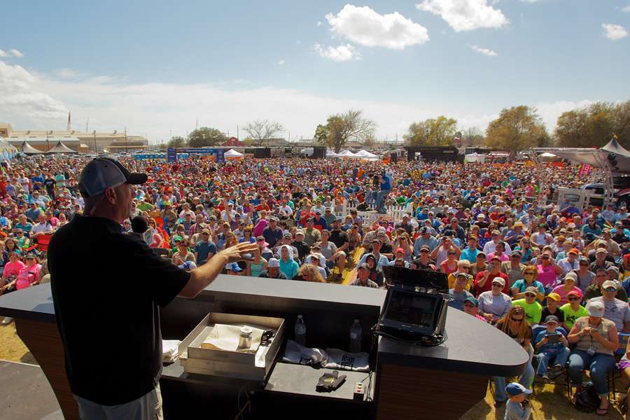 The first Elite tournament on the Sabine was in 2013, and it drew 33,000 spectators, the second-largest crowd the circuit has experienced.