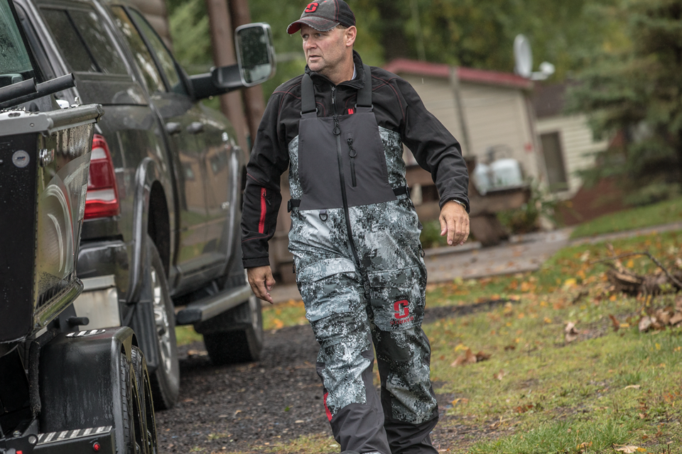 An adjustable waist cinch on the bib tightens against your torso to prevent shoulder fatigue from the straps when fishing long days. Zip-to-hip zippers allow you to get in and out with ease.