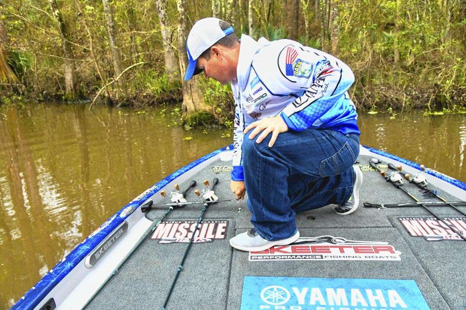 With just one bass willing to play on the first bank, Hudnall strapped down for a move. âI know there are fish here,â he said. âThey should be eating with this front pushing through.â