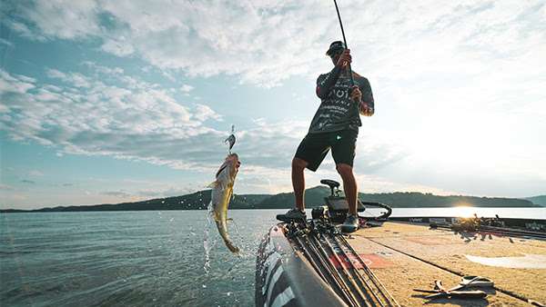 Bed Fishing for Bass 101 with Gerald Swindle - Wired2Fish
