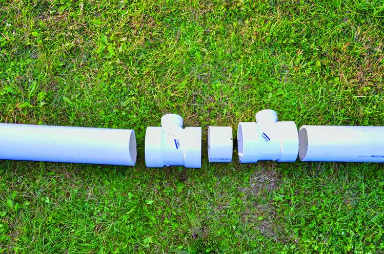 Cut a few inches of 4-inch pipe to go between the tees where youâll make a handle. Cut the remaining 4-inch pipe in half. Sand all rough edges.