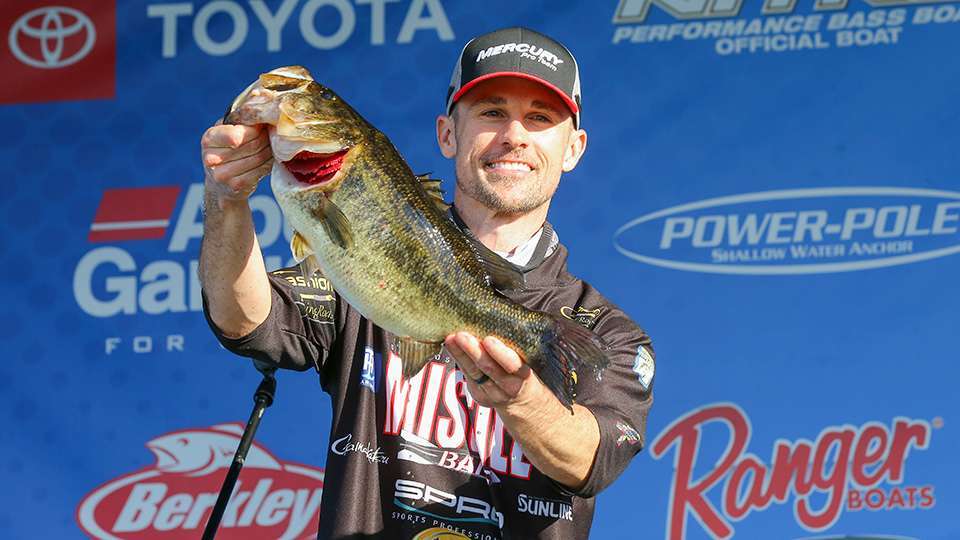 The shortened day was certainly trying, with only 54 of the 99 anglers able to squeeze out limits. John Crews caught three for 11-10, but his 6-13 was among the top five on the day and helped him stand 28th. Crews caught a limit on the second day, but without a kicker he totaled only 7-14 and missed the cut.