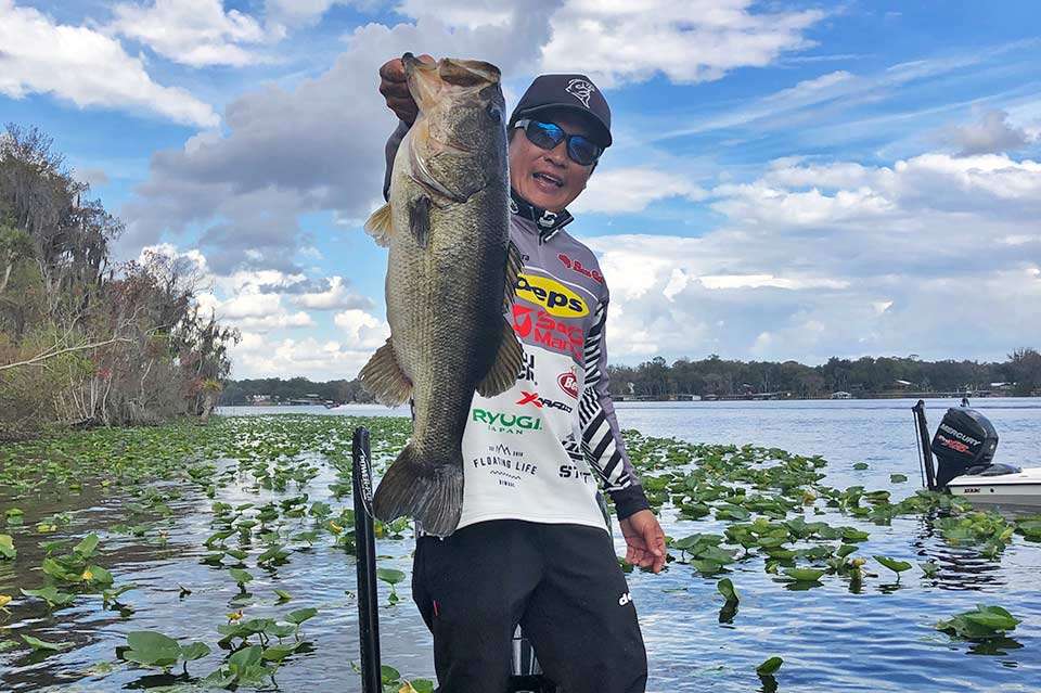 Kenta Kimura, who popped one of the six 20-pound bags on Day 2 behind this 8-7, had mixed results in his first Elite. Kimura, of Osaka, Japan, landed another lunker in his 20-4 limit that helped him make the 50 cut, but his other five fish in the event weighed about half that. He finished 49th.
