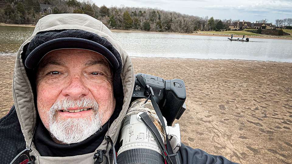 Follow along with Steve Bowman as he goes ashore for higher ground to capture closer images of the Elites in action on a rainy Day 2 of the 2021 Guaranteed Rate Bassmaster Elite at Tennessee River.