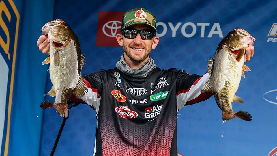 Without anything over 6 pounds, Bryan New was building off his 12-0 on Day 1 with 20-3 then 21-0. New, a rookie from Belmont, N.C., was catching a quick limit off shell beds before plying lily pads just south of Lake George. He moved from 22nd to ninth to sixth, starting Day 4 just 5-7 off the lead.