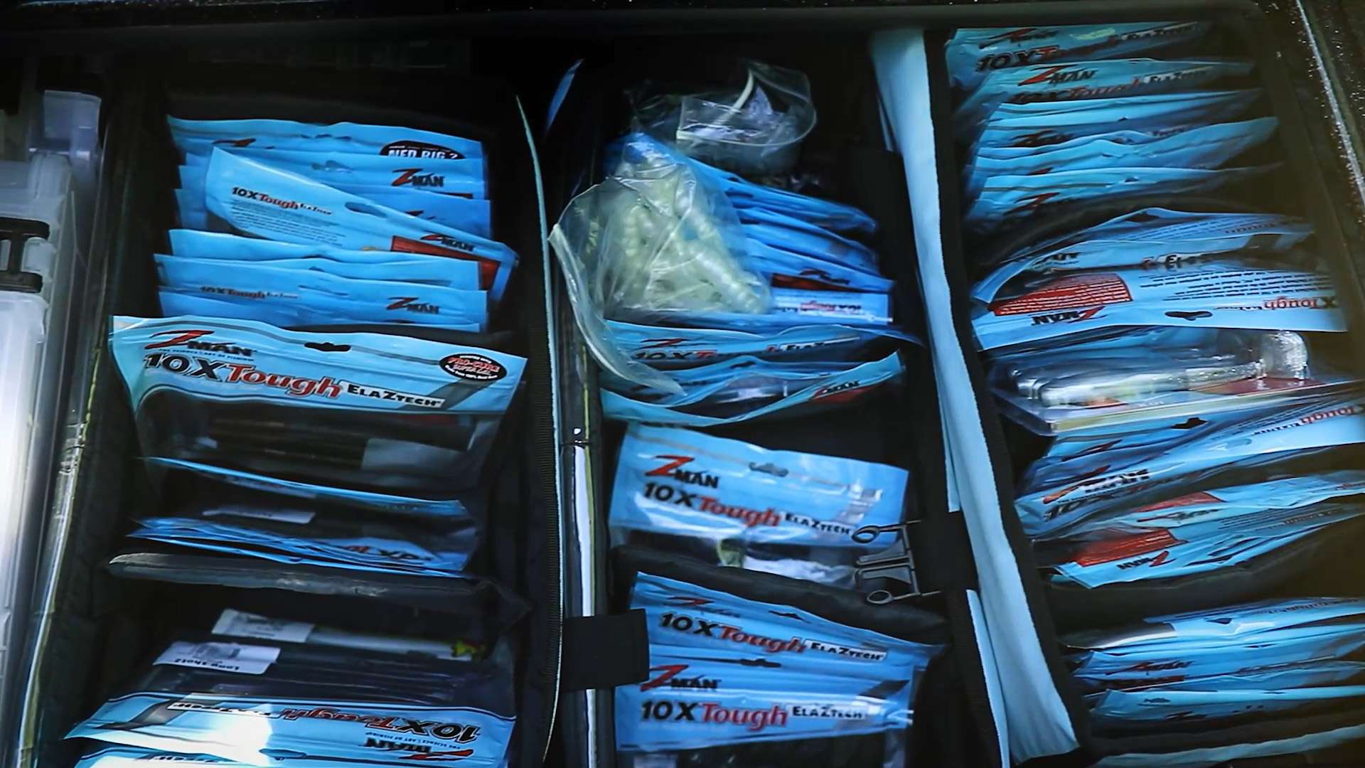 Slide back the lid and create an easy-to-access bait filing system within your boatâs storage compartments.
