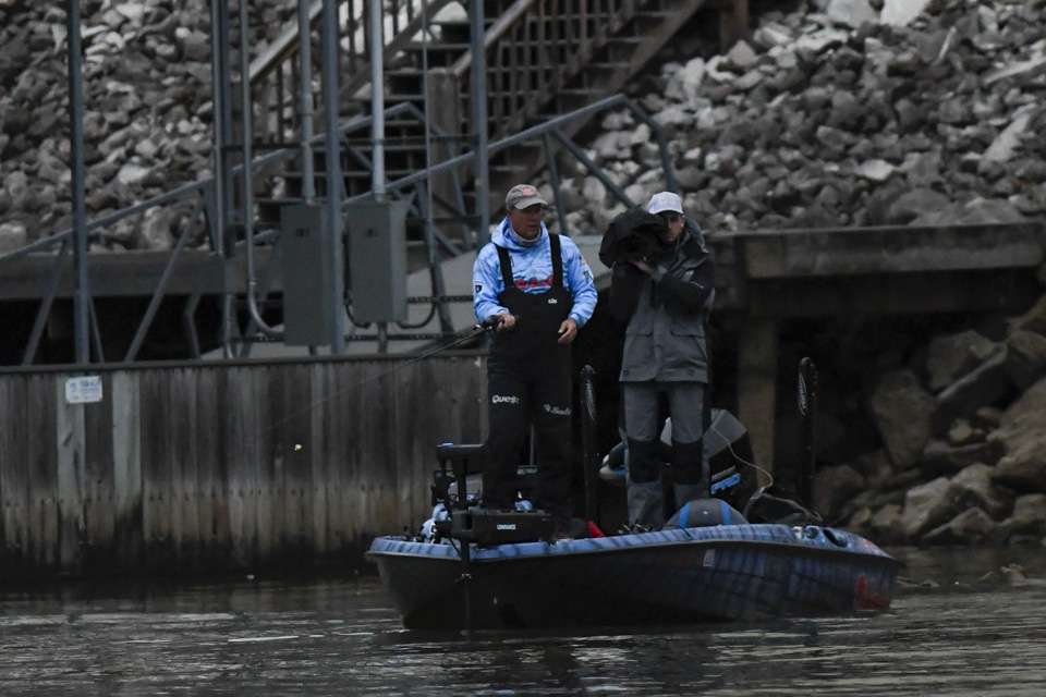 The Elites battle the rain early on the second morning of the 2021 Guaranteed Rate Bassmaster Elite at Tennessee River!