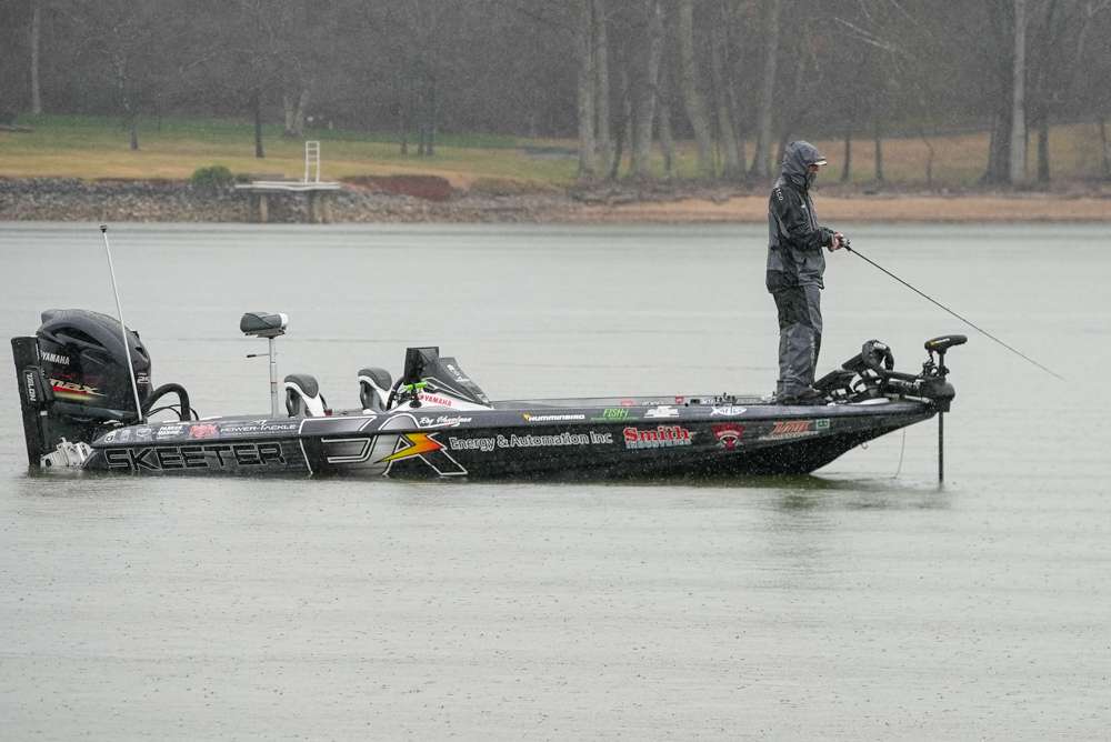 Catch up with Ray Hanselman, Greg DiPalma and Mark Menendez as they get to work in the rainy weather on Day 2 of the  2021 Guaranteed Rate Bassmaster Elite at Tennessee River!