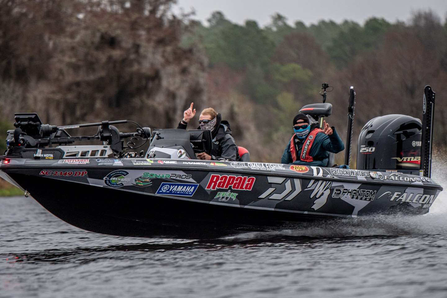 Take a look at Day 3 leader Patrick Walters as he tries to take home another blue trophy on Championship Sunday at the AFTCO Bassmaster Elite at St. Johns River. 