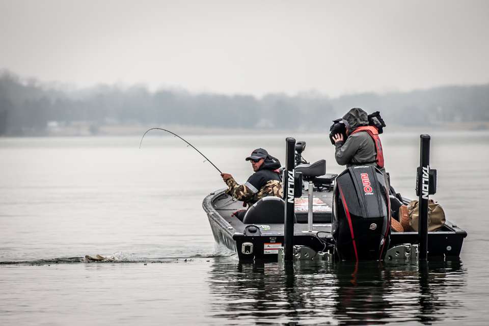 Watch as Elite Series pros Jeff Gustafson and Todd Auten tackle Semifinal Saturday at the Guaranteed Rate Bassmaster Elite at Tennessee River. 