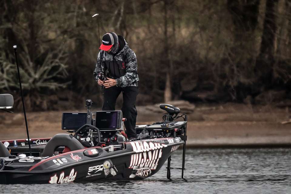 <b>John Crews (10th; 31-5)</b><br>
John Crews combined a crankbait and bladed jig to track down early-stage migration bass. 
