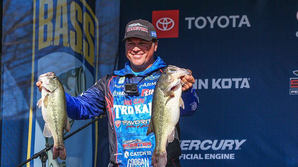 On Day 2, Scott Martin made a move with this 6-8 and itâs slightly smaller brother in a limit of 22-13. With a solid first day of 18-5, Martin jumped to third place. The average bass on the day went up to 3-4, and 63 of the 100 pros caught limits, up from 51 the previous day as the Elites continued to figure things out.