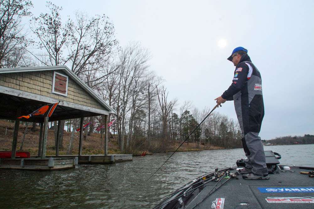 <b>11:19 a.m.</b> He tries the jig and spinnerbait around a boathouse. Nothing here. <br>
<b>11:25 a.m.</b> Yelas spinnerbaits another boathouse. Again, nothing. <br>
<b>11:33 a.m.</b> Yelas hits another seawall with the 1.5. An American flag is snapping on a nearby pole. âThe wind is picking up and itâs getting colder. Hopefully, weâll be finished before that storm hits.â <br>
<b>11:38 a.m.</b> Yelas moves farther into the cove and begins working around a small island with the 1.5 and jig. <br>
<b>11:46 a.m.</b> Yelas pitches the jig to a stickup close to the island, and a big bass loads on! He works it carefully to the boat and swings aboard his sixth keeper, 4 pounds, 9 ounces. âI love it when a plan comes together! Hopefully, I can tap into a few more big fish back in here.â
