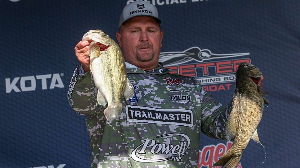 Mixing largemouth and smallmouth in his 19-15 limit, Kreiger retained the lead with 45-11. Fishing from the tailrace to McFarland Park, Kreiger could not find the monster bites on Day 3 as the flow from Wilson slowed. He only managed three fish for 10-10 on Day 3 and missed the cut at 11th by half a pound.